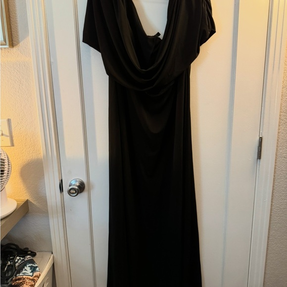 NWT Black Off-Shoulder Maxi Dress - Picture 5 of 7
